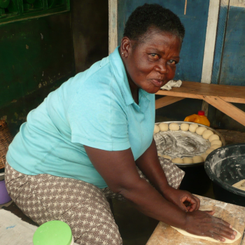 Ghanaian baker at the roadside
